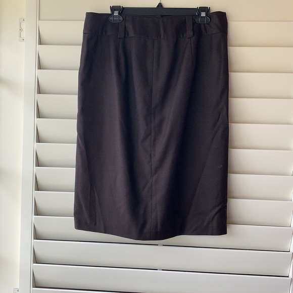 Banana republic brown skirt with functional buttons - Picture 2 of 3